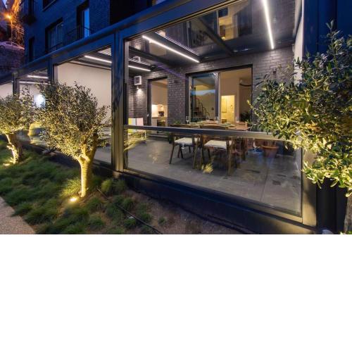 Stunning 2BR Residence w Priv Terrace & Parking #7