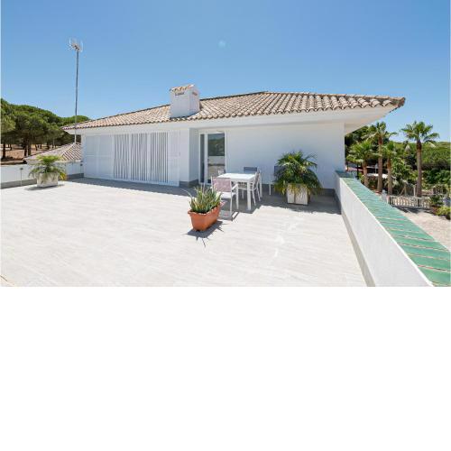 Stunning Apartment In Barbate With Wifi, Swimming Pool And 2 Bedrooms