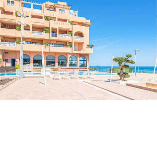 Stunning Apartment In Benalmadena Costa With Outdoor Swimming Pool, Jacuzzi And 1 Bedrooms