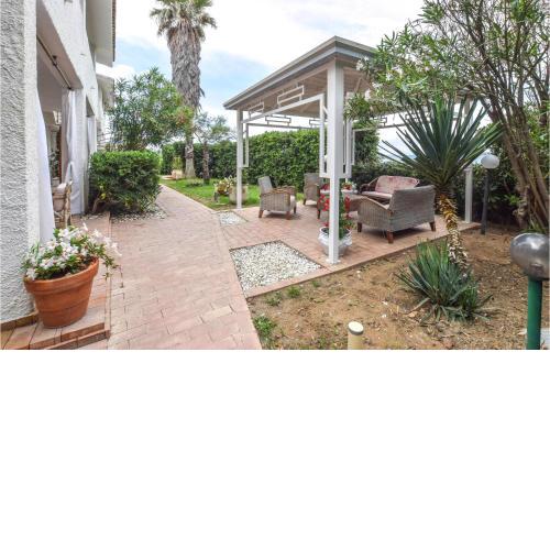 Stunning Apartment In Capo Rizzuto With Wifi And 1 Bedrooms