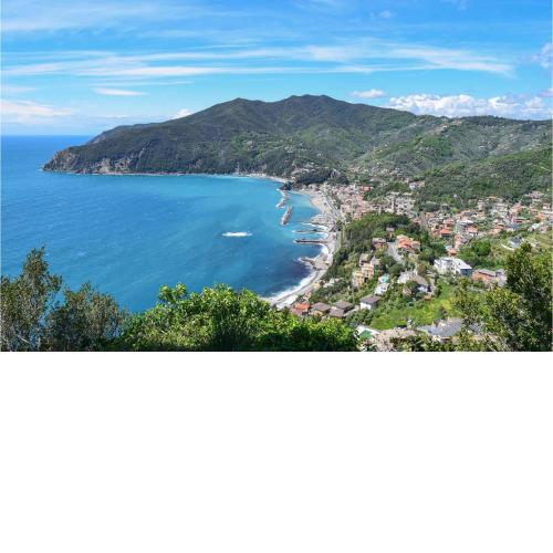 Stunning Apartment In Carro With Wifi And 3 Bedrooms