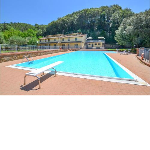 Stunning apartment in Castiglion Fiorentino with Outdoor swimming pool, WiFi and 1 Bedrooms