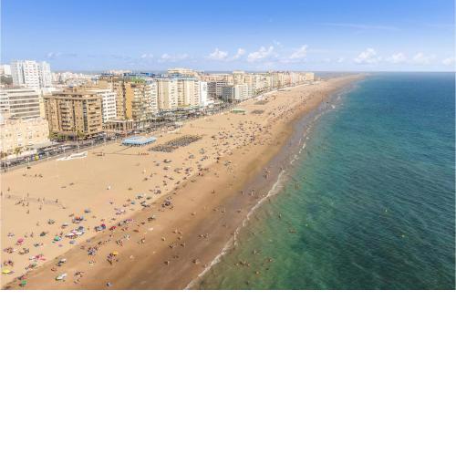 Stunning Apartment In Cdiz With Wifi And 5 Bedrooms