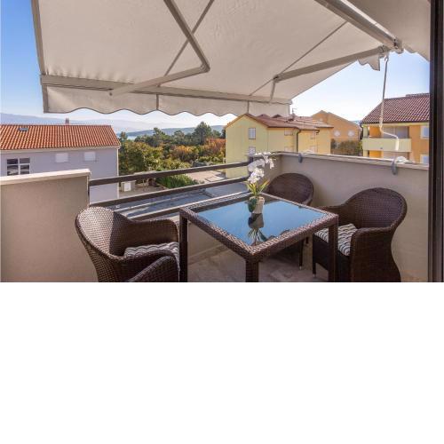 Stunning apartment in Cizici with 2 Bedrooms