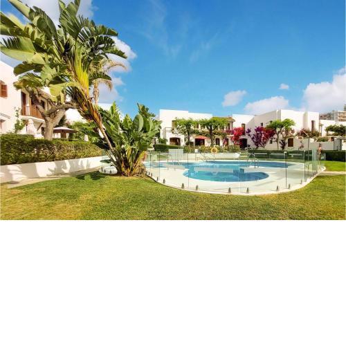 Stunning apartment in Estepona with Outdoor swimming pool, WiFi and 2 Bedrooms