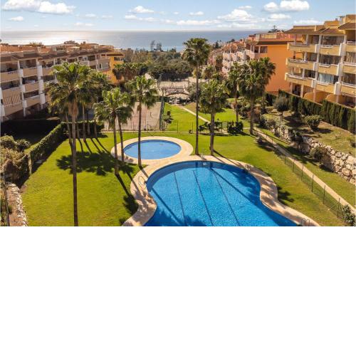 Stunning apartment in Fuengirola with Outdoor swimming pool, WiFi and 2 Bedrooms