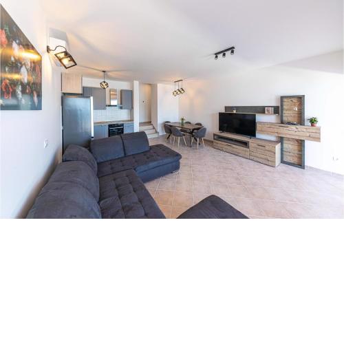 Stunning apartment in Marina with WiFi and 3 Bedrooms
