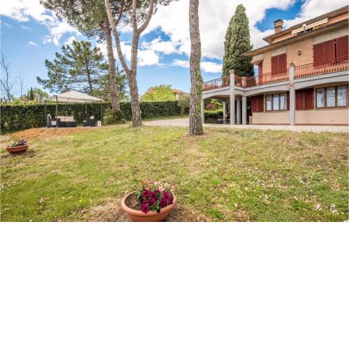 Stunning apartment in Monteriggioni with 2 Bedrooms and WiFi