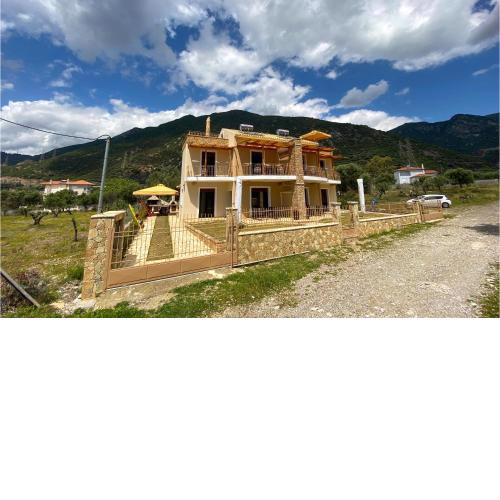 Stunning apartment in Nafpaktos with WiFi and 2 Bedrooms