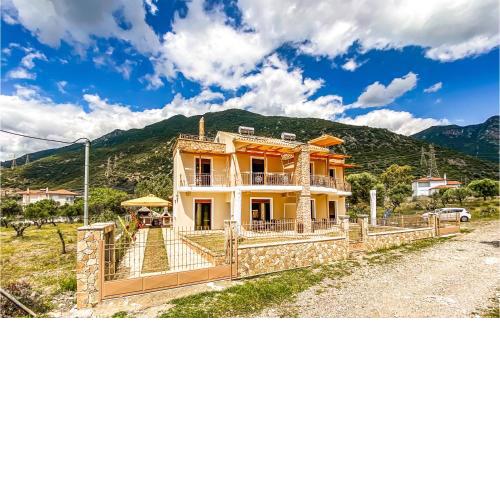 Stunning apartment in Nafpaktos with WiFi and 2 Bedrooms