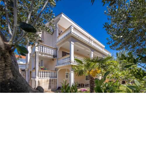 Stunning apartment in Novi Vinodolski w/ WiFi and 4 Bedrooms