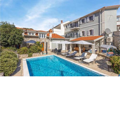 Stunning apartment in Novi Vinodolski with Outdoor swimming pool and 1 Bedrooms