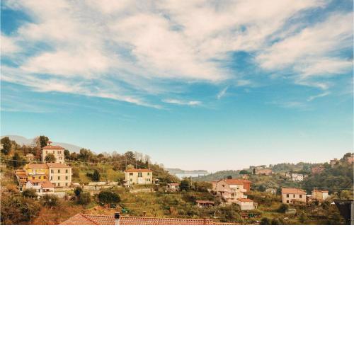 Stunning apartment in Pitelli -SP- with 1 Bedrooms and WiFi