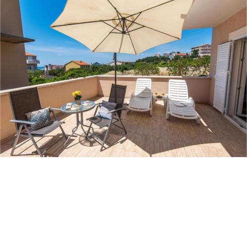 Stunning apartment in Podstrana with