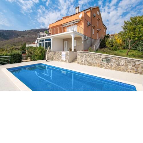 Stunning apartment in Poljane with Outdoor swimming pool, Jacuzzi and 2 Bedrooms
