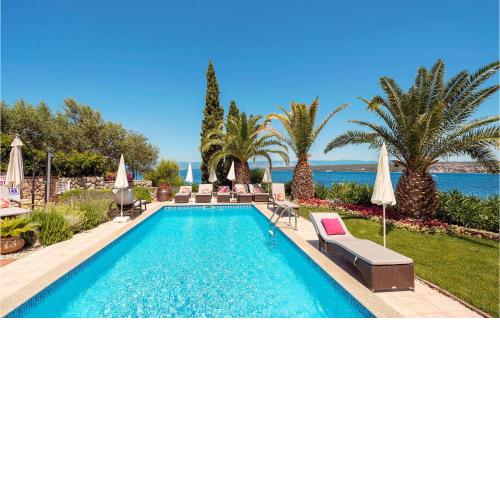 Stunning apartment in Porat - Malinska with Outdoor swimming pool, WiFi and 2 Bedrooms