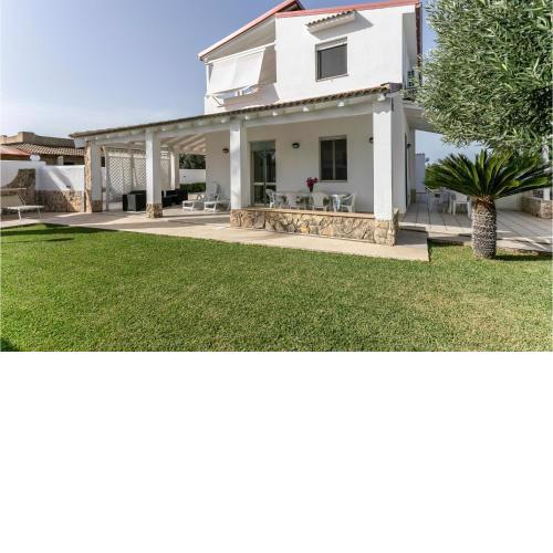 Stunning apartment in Reitani Noto with WiFi and 3 Bedrooms