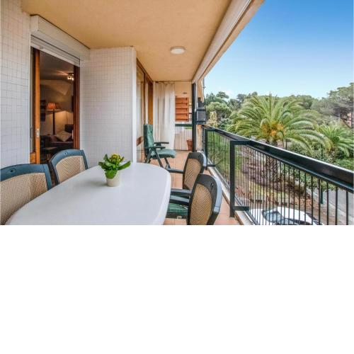 Stunning Apartment In Sant Feliu De Guxols With Outdoor Swimming Pool, Wifi And 3 Bedrooms