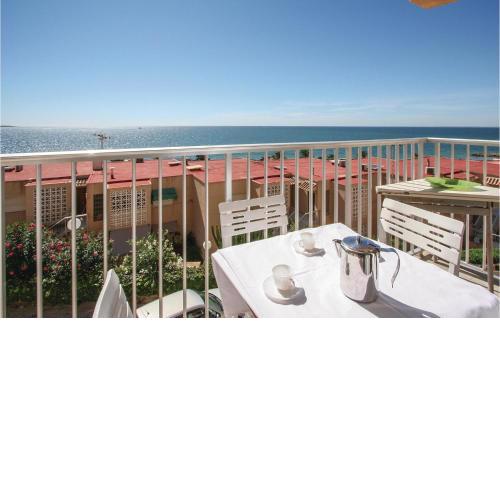 Stunning apartment in Santa Pola with 3 Bedrooms