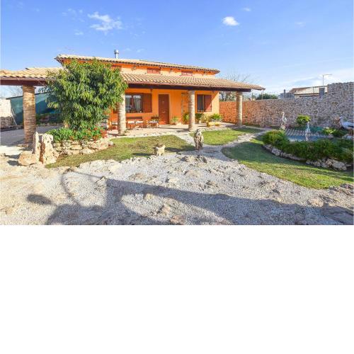Stunning apartment in Siracusa with Outdoor swimming pool, WiFi and 2 Bedrooms