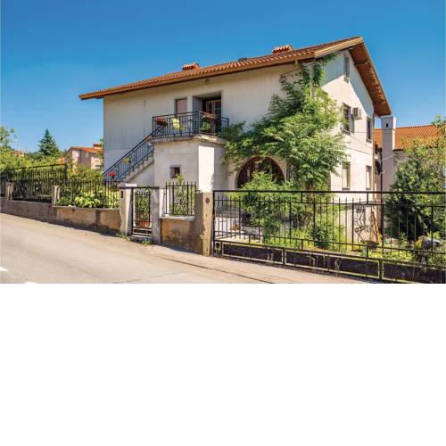 Stunning apartment in Viskovo w/ WiFi and 3 Bedrooms