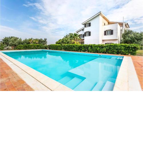 Stunning apartment in Vittoria with Outdoor swimming pool, 3 Bedrooms and WiFi