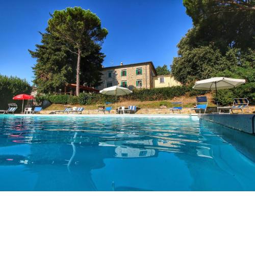 Stunning Farmhouse with Swimming Pool and Jacuzzi in Umbria