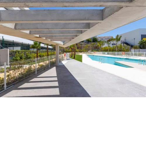 Stunning flat with pool and padel in Wellingtonia M4