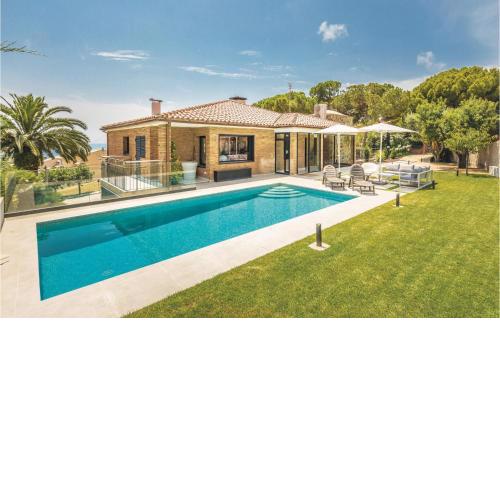 Stunning Home In Alella With 4 Bedrooms, Wifi And Swimming Pool