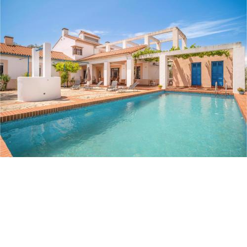 Stunning Home In Archidona With Outdoor Swimming Pool, Wifi And 6 Bedrooms
