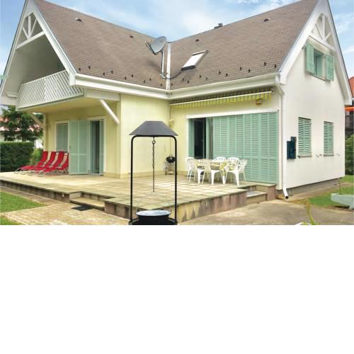 Stunning home in Balatonmáriafürdö w/ WiFi and 3 Bedrooms