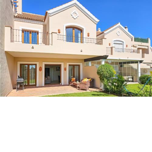 Stunning Home In Benahavs With 3 Bedrooms, Wifi And Swimming Pool