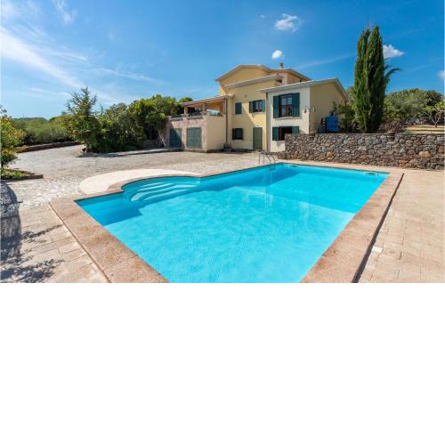 Stunning Home In Bosa With Private Swimming Pool, 5 Bedrooms And Outdoor Swimming Pool