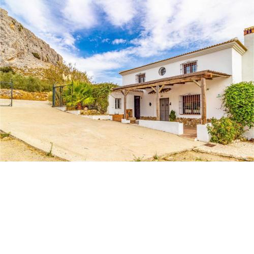 Stunning Home In Caete La Real With 5 Bedrooms, Private Swimming Pool And Outdoor Swimming Pool
