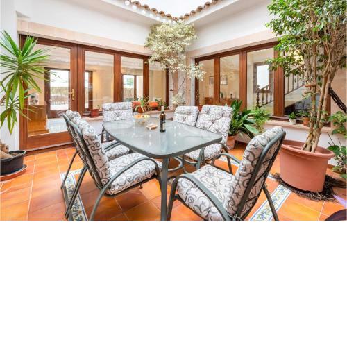Stunning home in Cala Ratjada with WiFi and 3 Bedrooms