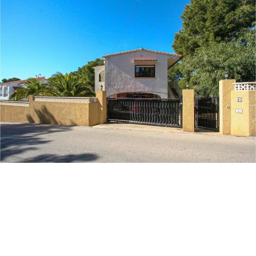 Stunning home in Calp with 3 Bedrooms and WiFi