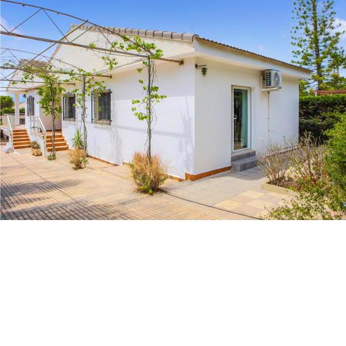 Stunning Home In Cartagena With Wifi And 3 Bedrooms