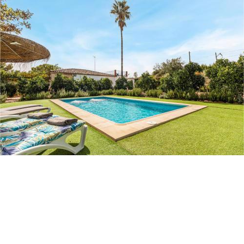 Stunning Home In Casariche With 3 Bedrooms, Wifi And Swimming Pool