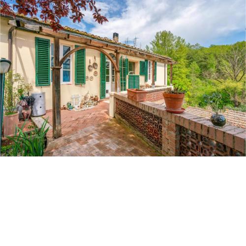 Stunning home in Castelnuovo Berardenga with Jacuzzi, WiFi and 2 Bedrooms