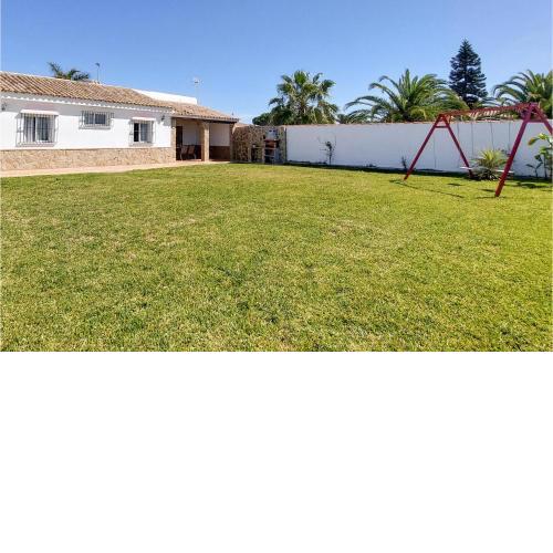 Stunning Home In Chiclana De La Fronter With 2 Bedrooms