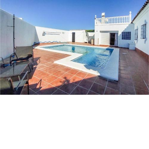 Stunning Home In Chiclana De La Fronter With Outdoor Swimming Pool, 4 Bedrooms And Swimming Pool