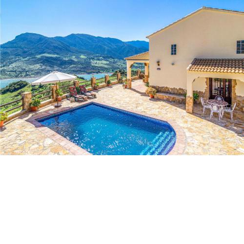 Stunning home in El Gastor with 2 Bedrooms, WiFi and Outdoor swimming pool