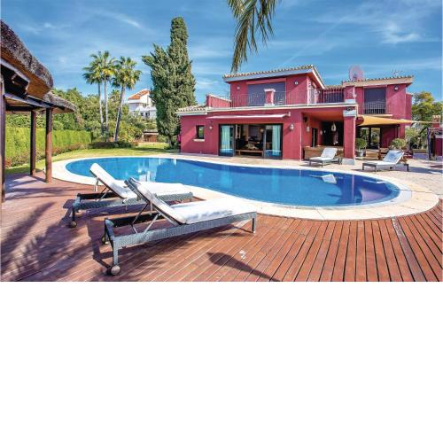 Stunning Home In Elviria With 6 Bedrooms, Wifi And Outdoor Swimming Pool