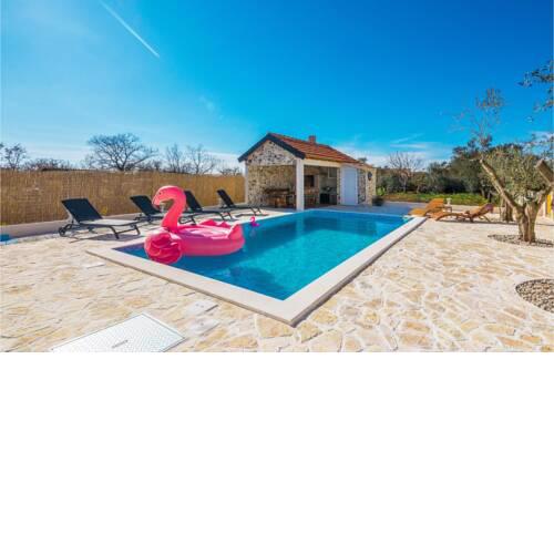 Stunning home in Galovac w/ Outdoor swimming pool and 3 Bedrooms