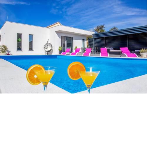 Stunning home in Glavina Donja w/ Outdoor swimming pool and 3 Bedrooms