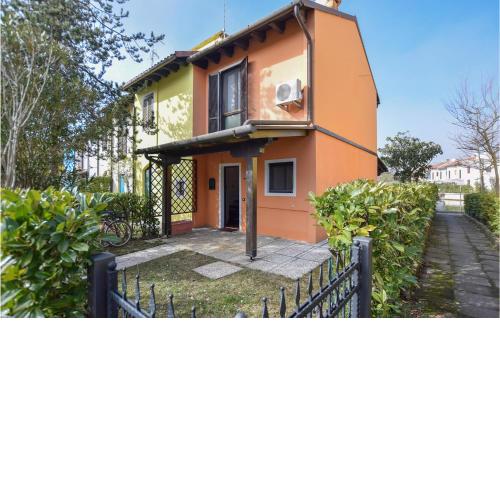 Stunning home in Isola di Albarella with WiFi and 2 Bedrooms