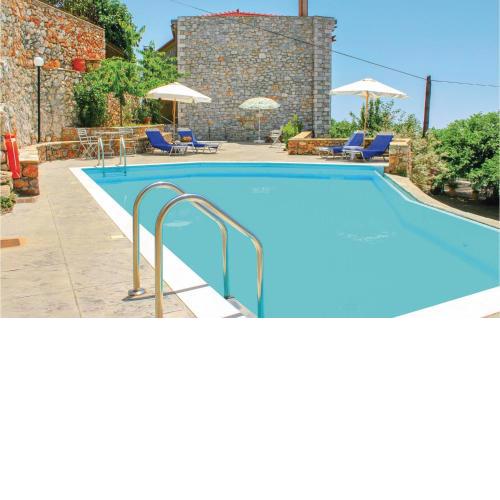 Stunning home in Kalamata with 3 Bedrooms, WiFi and Outdoor swimming pool