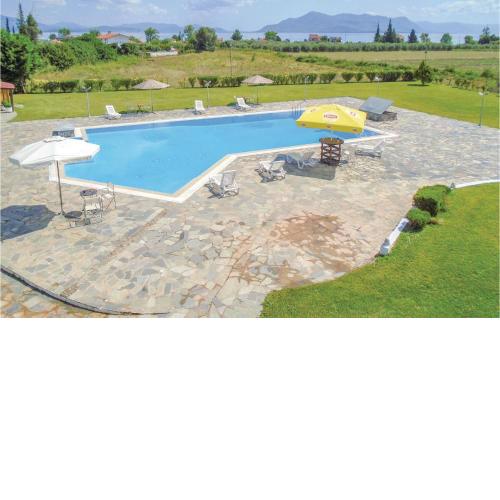 Stunning Home In Kamena Vourla With 9 Bedrooms, Wifi And Private Swimming Pool