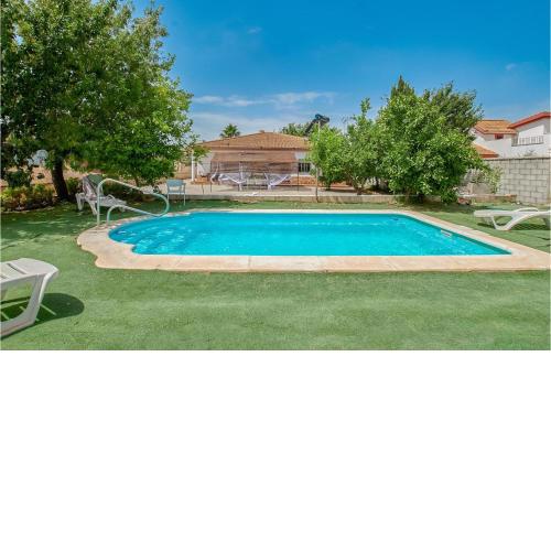 Stunning Home In La Carlota With Outdoor Swimming Pool, 4 Bedrooms And Swimming Pool