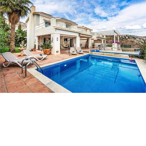 Stunning Home In La Herradura With Wifi, Heated Swimming Pool And Swimming Pool